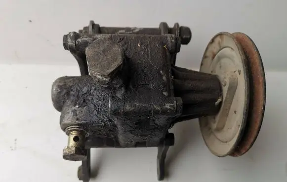 BMW 7 E32 Power steering pump