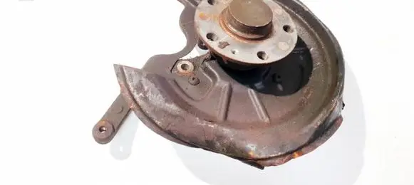 Volkswagen Golf V Rear wheel hub