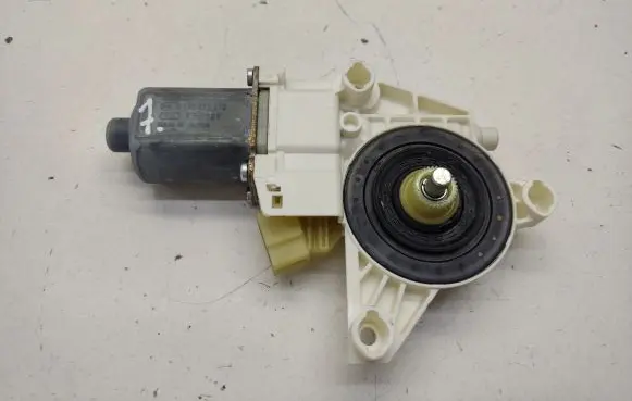 Mercedes-Benz ML W164 Front door window regulator motor 0130822272 A2518200842