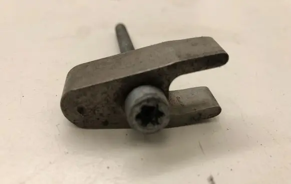 Mercedes-Benz E W212 Fuel Injector clamp holder
