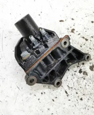 Hyundai Santa Fe Engine mounting bracket