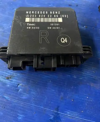 Mercedes-Benz C W203 Door control unit/module 2038202285 351391