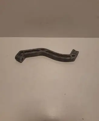 Engine mounting bracket