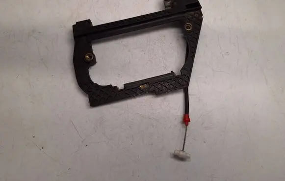 BMW 5 E39 Rear door exterior handle/bracket 51228236645