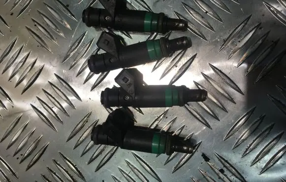Ford Focus Fuel injectors set 98MFBC 9F593