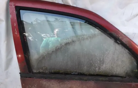 Nissan Almera Front door window glass four-door