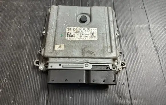 Mercedes-Benz R W251 Engine control unit/module A6421506891 0281013386