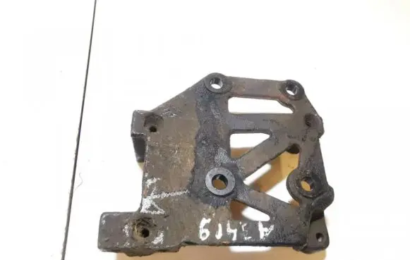 KIA Carnival Engine mounting bracket