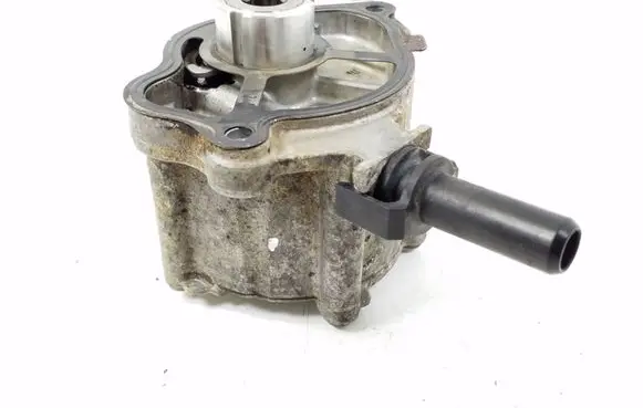 Mercedes-Benz SLK R172 Vacuum pump A6510900005
