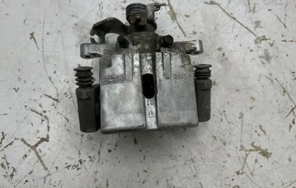 Ford Mustang VI Rear brake caliper FR3C2K328 25332