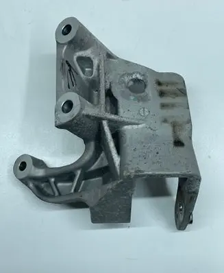 Volvo XC90 Engine mounting bracket 31430490