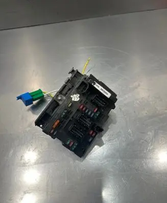 Peugeot 307 Fuse module 9650663880