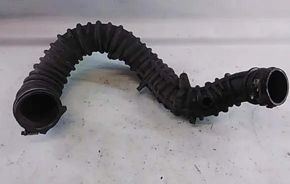 Opel Vivaro Intercooler hose/pipe 93858731