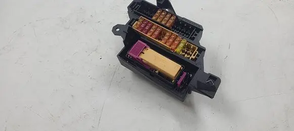 Audi A4 S4 B8 8K Fuse module