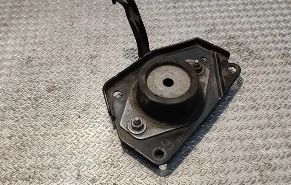 Citroen Berlingo Engine mount bracket