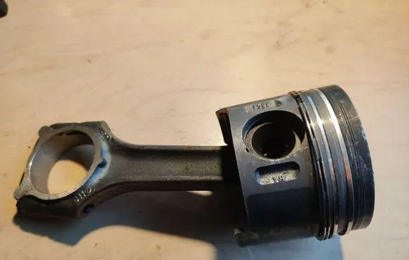Mercedes-Benz E W211 Piston with connecting rod 8854 611