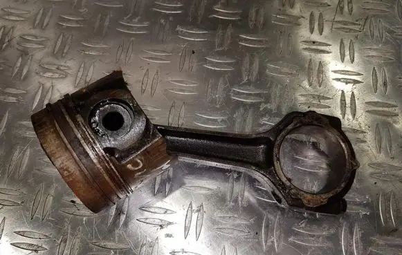 Renault Scenic I Piston with connecting rod