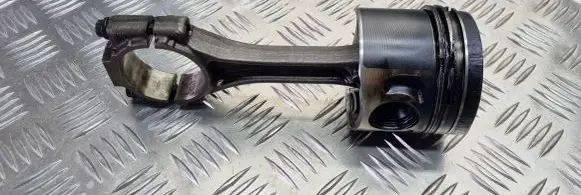 Volkswagen Caddy Piston with connecting rod