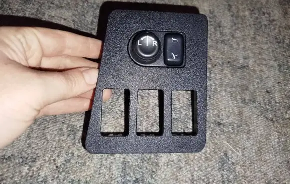 Nissan Qashqai+2 Wing mirror switch 