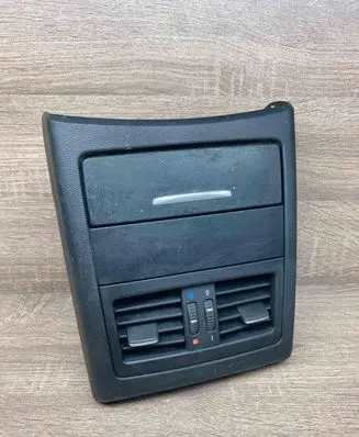 Rear air vent grill