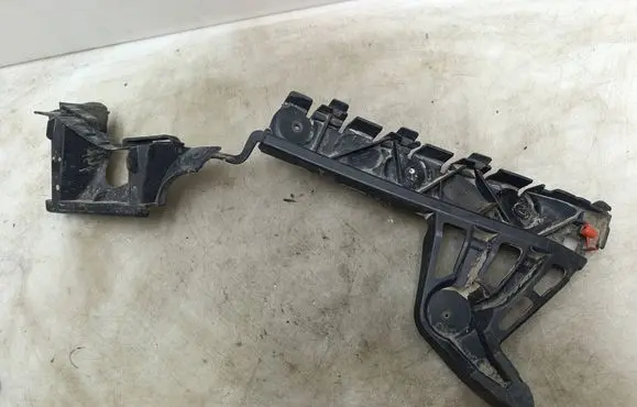 Opel Astra J Rear bumper mounting bracket 13368089