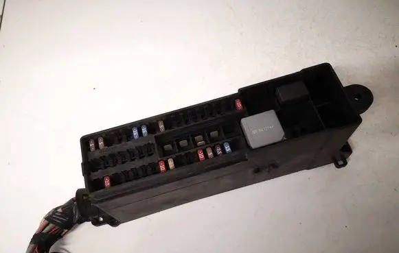 Ford Focus Fuse box set av6t14k131ab av6t-14k131-ab