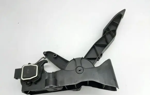 Mercedes-Benz A W169 Accelerator throttle pedal A1693000104