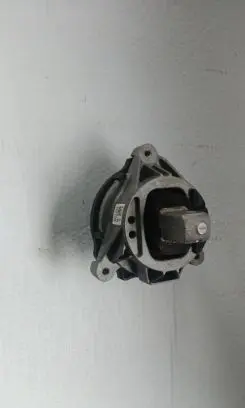 BMW 4 F32 F33 Engine mount bracket 6850220