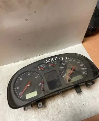 Volkswagen Golf IV Speedometer (instrument cluster) 1J0920821B 110008958