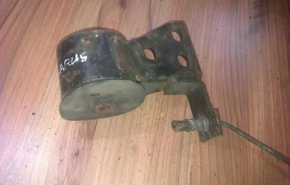 KIA Clarus Engine mount bracket