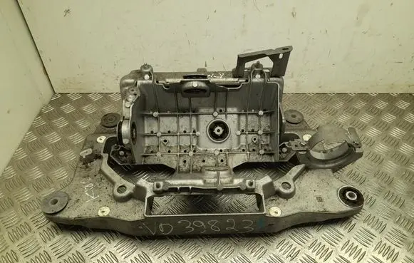 BMW i4 Engine mounting bracket 100007199