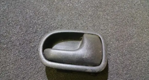 Mazda 626 Front door interior handle dh22i