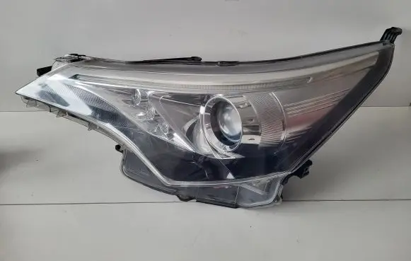 Toyota Avensis T270 Headlight/headlamp