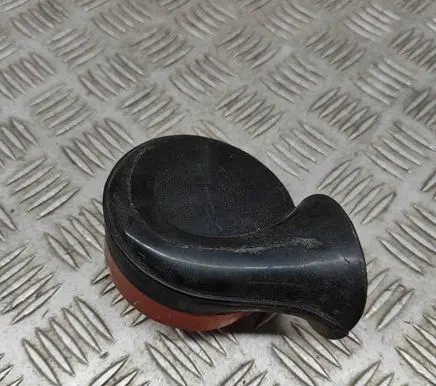 Mitsubishi Pajero Horn signal E343329