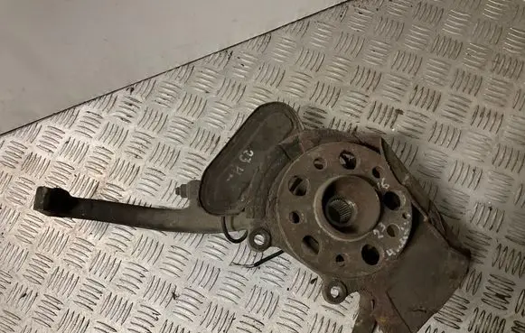 Mercedes-Benz E W211 Front wheel hub
