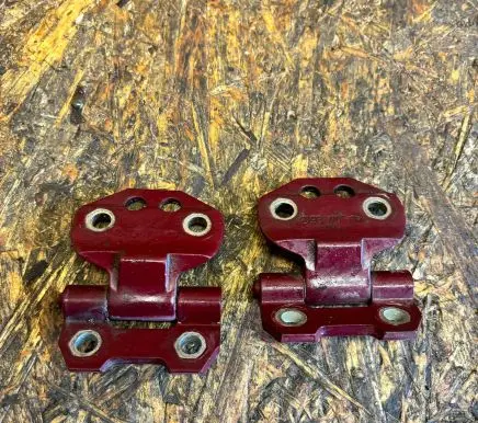 Mercedes-Benz E W124 Front door upper hinge 931W0583