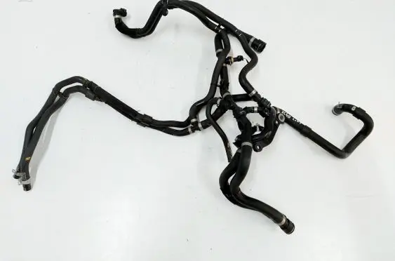 Volvo XC40 Engine coolant pipe/hose 32325211