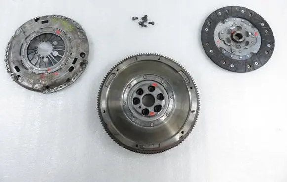 Seat Ibiza IV (6J,6P) Dual mass flywheel 3082299335 2289000041 1864527337