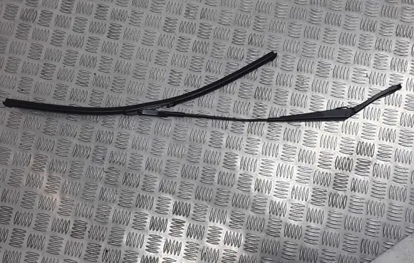 Volvo XC60 Windshield/front glass wiper blade 30753530