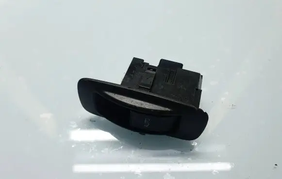 Toyota Corolla E120 E130 Electric window control switch KB572