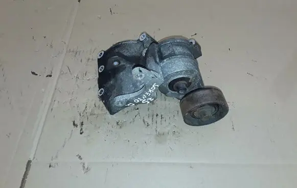 KIA Sorento A/C compressor mount bracket NOCODE