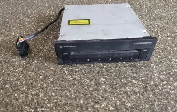 Volkswagen Touran I CD/DVD changer 1T0035110