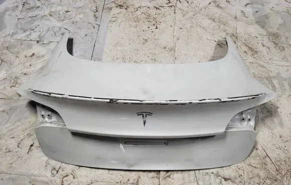 Tesla Model 3 Tailgate/trunk/boot lid