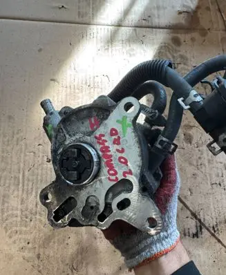 Volkswagen PASSAT B5.5 Vacuum pump 03G145209C