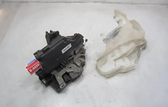 Volkswagen Golf Plus Rear door lock 7L0839015D