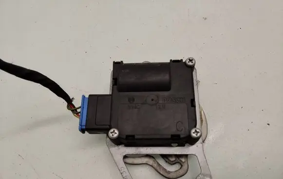 Audi A8 S8 D3 4E Air flap motor/actuator 132801369