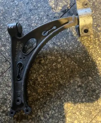 Volkswagen Touran I Front lower control arm/wishbone