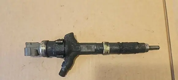 Toyota RAV 4 (XA20) Fuel injector 2367027030 02E23584