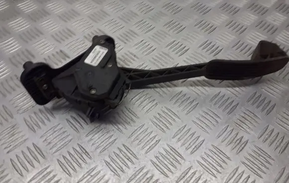Volvo S80 Accelerator throttle pedal 30636004