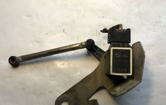 BMW 5 E60 E61 Headlight/headlamp level sensor 6784694